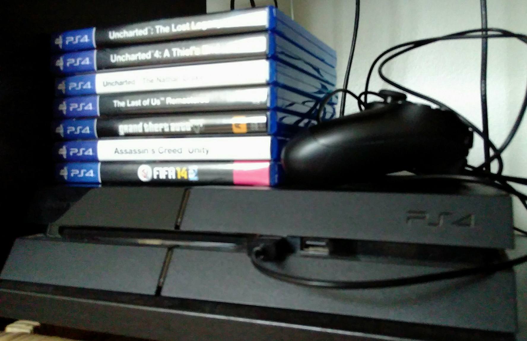 PlayStation 4 + Jeux et manettes 