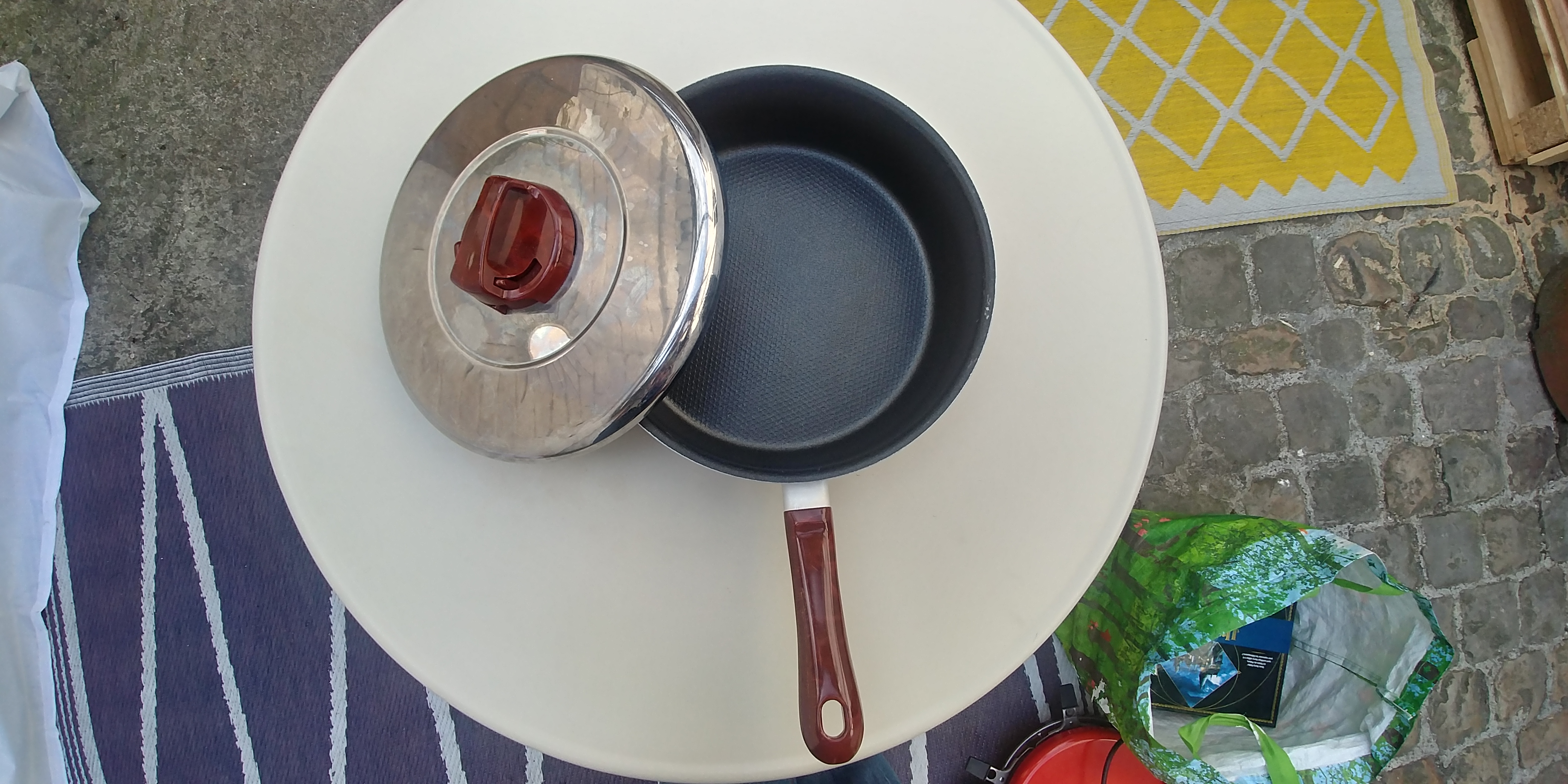Petite casserole avec couvercle 