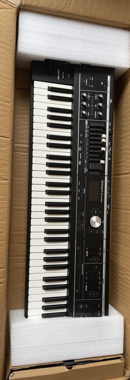 Synthétiseur Roland VR-09